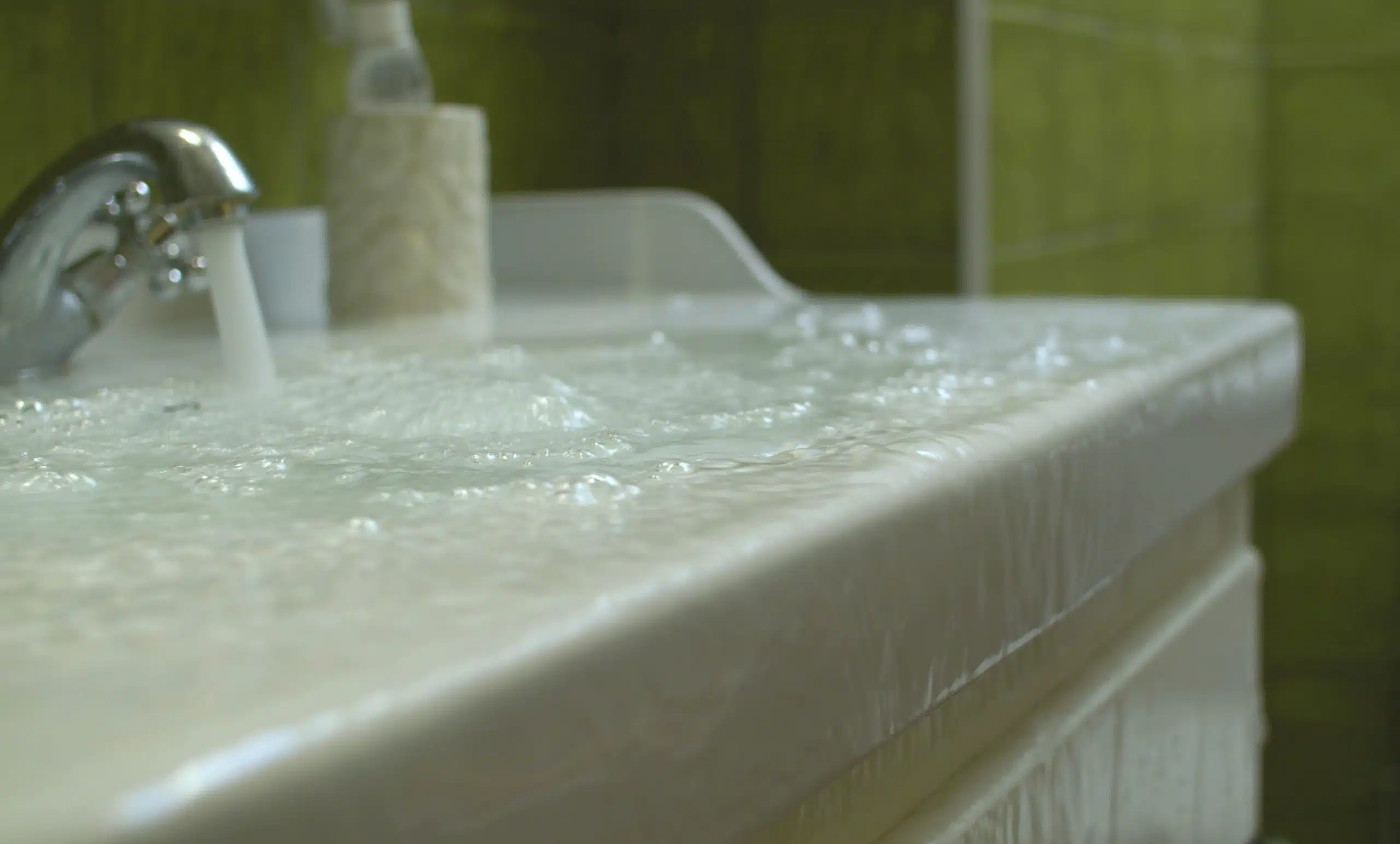 Overflowing water in the bathroom